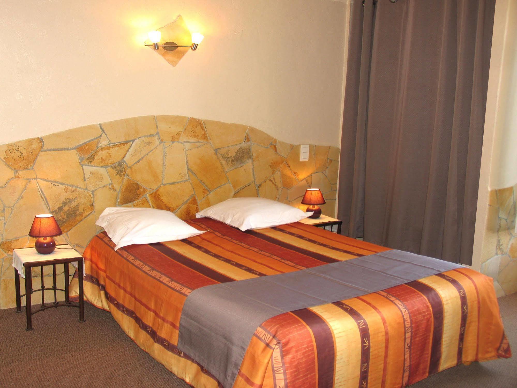 Hotel Et Studios Les Amandiers Saint-Raphaël المظهر الخارجي الصورة