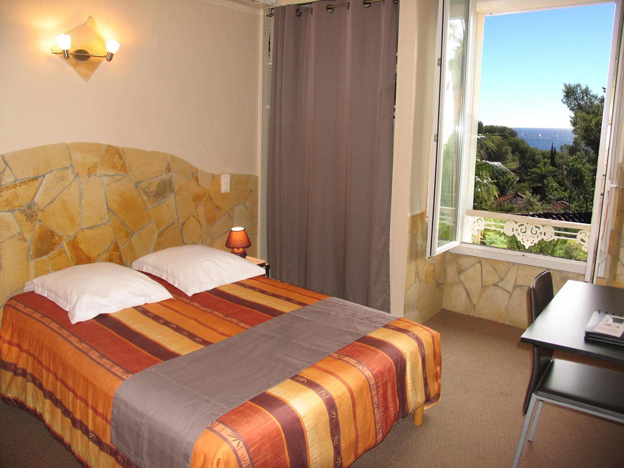 Hotel Et Studios Les Amandiers Saint-Raphaël المظهر الخارجي الصورة